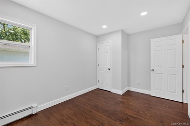 Welcome to this spacious renovated 5-bedroom, 2& half-bathroom - photo 20