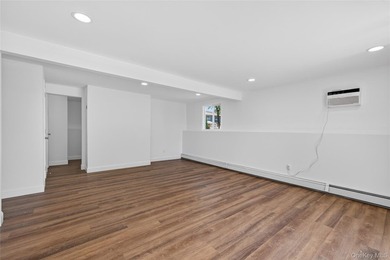 Welcome to this spacious renovated 5-bedroom, 2& half-bathroom - photo 23