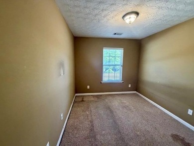 Spacious 3-bedroom, 2- and 1/2bath townhome located in a gated - photo 25