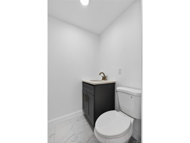 Welcome to this spacious renovated 5-bedroom, 2& half-bathroom - photo 25