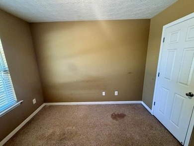 Spacious 3-bedroom, 2- and 1/2bath townhome located in a gated - photo 26