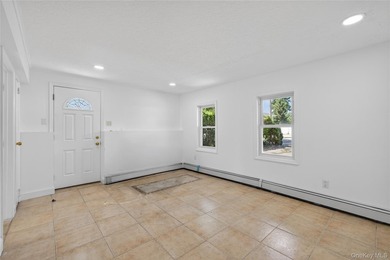 Welcome to this spacious renovated 5-bedroom, 2& half-bathroom - photo 26