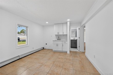 Welcome to this spacious renovated 5-bedroom, 2& half-bathroom - photo 27