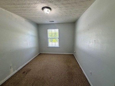Spacious 3-bedroom, 2- and 1/2bath townhome located in a gated - photo 29