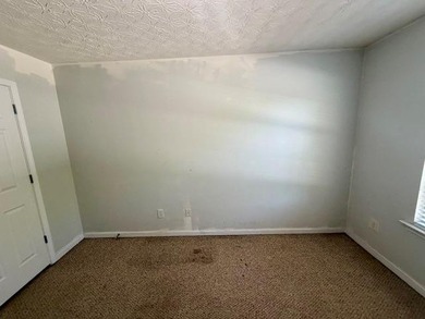 Spacious 3-bedroom, 2- and 1/2bath townhome located in a gated - photo 30