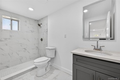 Welcome to this spacious renovated 5-bedroom, 2& half-bathroom - photo 30