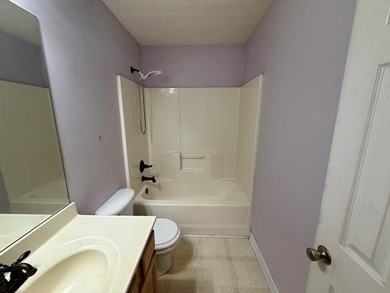 Spacious 3-bedroom, 2- and 1/2bath townhome located in a gated - photo 33