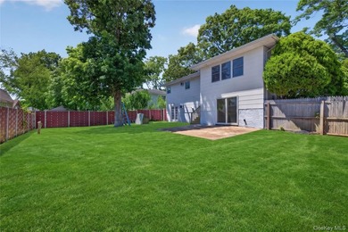 Welcome to this spacious renovated 5-bedroom, 2& half-bathroom - photo 33