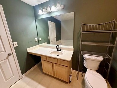 Spacious 3-bedroom, 2- and 1/2bath townhome located in a gated - photo 35