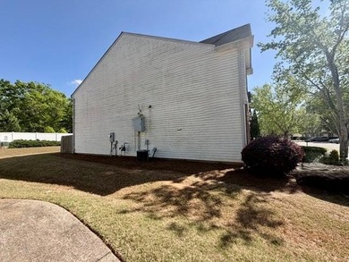 Spacious 3-bedroom, 2- and 1/2bath townhome located in a gated - photo 37