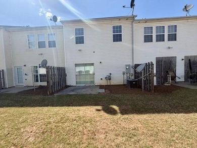 Spacious 3-bedroom, 2- and 1/2bath townhome located in a gated - photo 38
