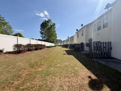Spacious 3-bedroom, 2- and 1/2bath townhome located in a gated - photo 39