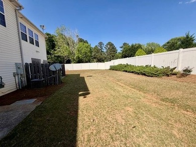 Spacious 3-bedroom, 2- and 1/2bath townhome located in a gated - photo 40