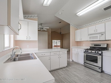 Welcome to this beautifully maintained 3-bedroom, 2-bath home - photo 13