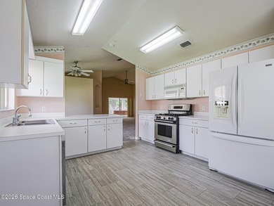 Welcome to this beautifully maintained 3-bedroom, 2-bath home - photo 15