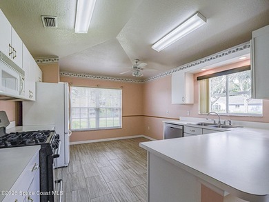 Welcome to this beautifully maintained 3-bedroom, 2-bath home - photo 17