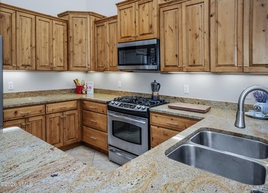 Welcome to this beautifully maintained three bedroom, three bath - photo 10