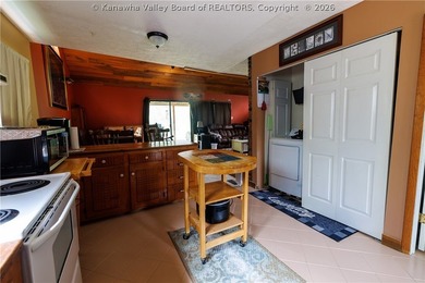 Inviting 3-bedroom, 2 bath home on 1.37 acres featuring an open - photo 23