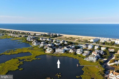 Perfectly positioned along the bay just moments from the beaches - photo 3