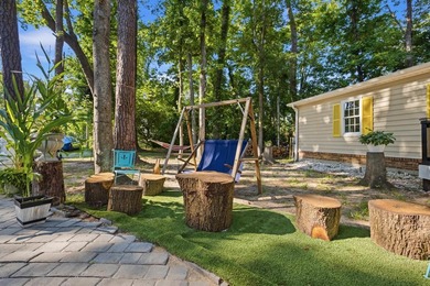 Welcome home to your little piece of paradise East of 17! Just - photo 4