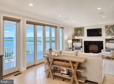 Perfectly positioned along the bay just moments from the beaches - photo 6