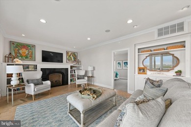 Perfectly positioned along the bay just moments from the beaches - photo 8