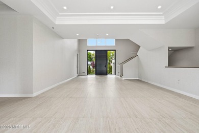 Stunning custom new construction offering over 6,000 sq ft of - photo 6