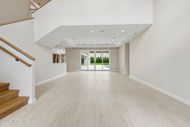 Stunning custom new construction offering over 6,000 sq ft of - photo 7