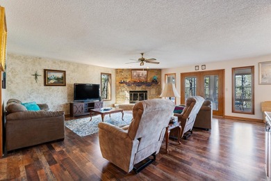 Waterfront living on Lake Pineda with a new roof and AC! This - photo 4