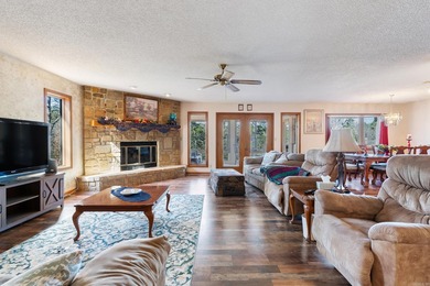 Waterfront living on Lake Pineda with a new roof and AC! This - photo 5