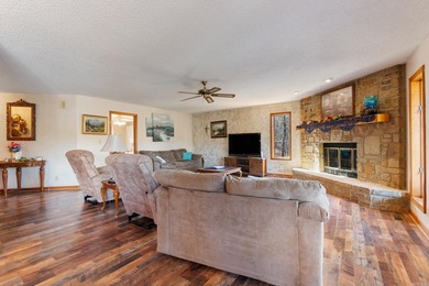 Waterfront living on Lake Pineda with a new roof and AC! This - photo 6