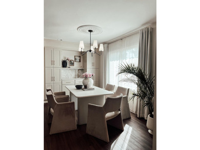 Welcome to this exquisitely renovated designer brick ranch - photo 1