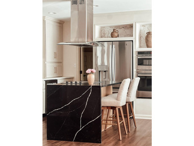 Welcome to this exquisitely renovated designer brick ranch - photo 3