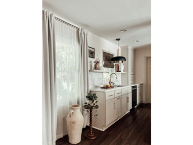 Welcome to this exquisitely renovated designer brick ranch - photo 8