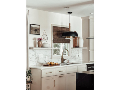 Welcome to this exquisitely renovated designer brick ranch - photo 9