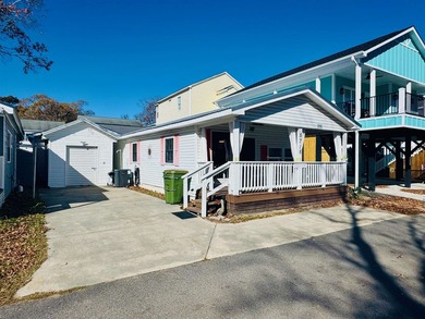 ADORABLE 2 BED/2 BATH BEACH BUNGALOW WITH CONCRETE DRIVEWAY - photo 1