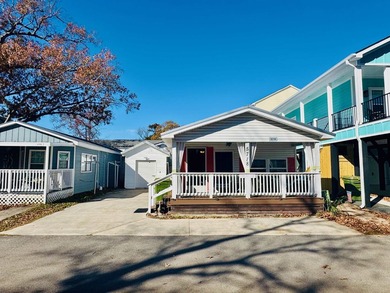 ADORABLE 2 BED/2 BATH BEACH BUNGALOW WITH CONCRETE DRIVEWAY - photo 2