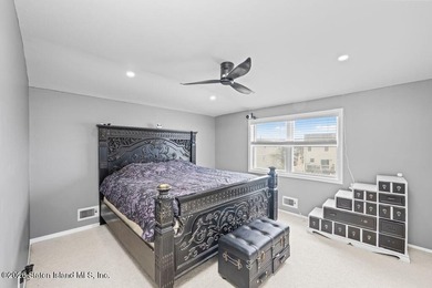 Beautifully maintained smart two-family home in a prime - photo 14