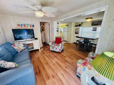 ADORABLE 2 BED/2 BATH BEACH BUNGALOW WITH CONCRETE DRIVEWAY - photo 5