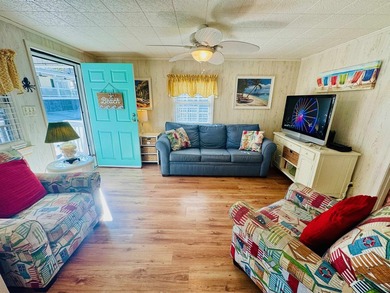 ADORABLE 2 BED/2 BATH BEACH BUNGALOW WITH CONCRETE DRIVEWAY - photo 6