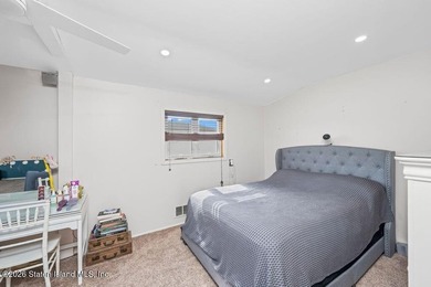 Beautifully maintained smart two-family home in a prime - photo 16