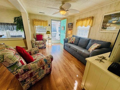 ADORABLE 2 BED/2 BATH BEACH BUNGALOW WITH CONCRETE DRIVEWAY - photo 7