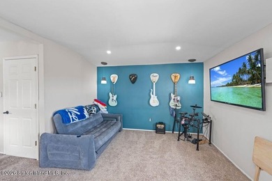 Beautifully maintained smart two-family home in a prime - photo 19