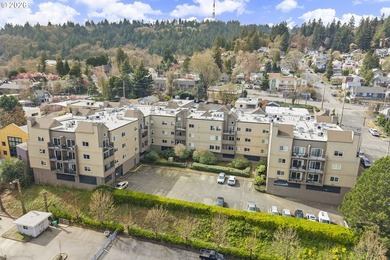 Lake Condo For Sale in Portland, Oregon