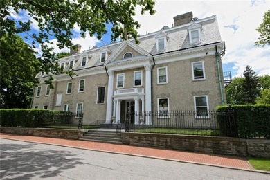 Immaculate Penthouse Condominium in a Desirable Kay/Catherine - photo 1