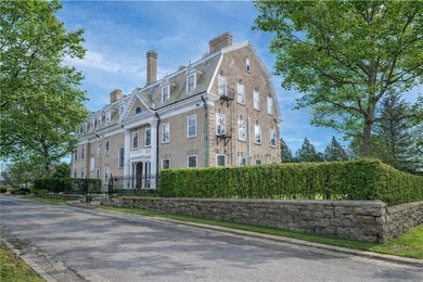 Immaculate Penthouse Condominium in a Desirable Kay/Catherine - photo 2