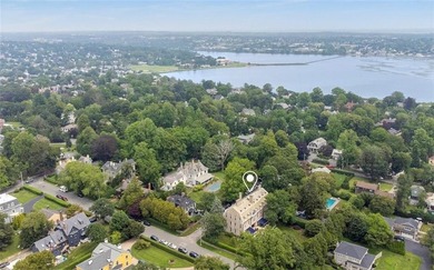 Immaculate Penthouse Condominium in a Desirable Kay/Catherine - photo 4