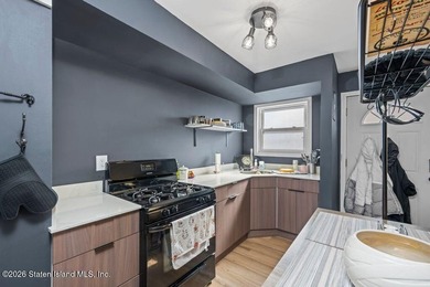 Beautifully maintained smart two-family home in a prime - photo 25