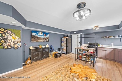 Beautifully maintained smart two-family home in a prime - photo 28