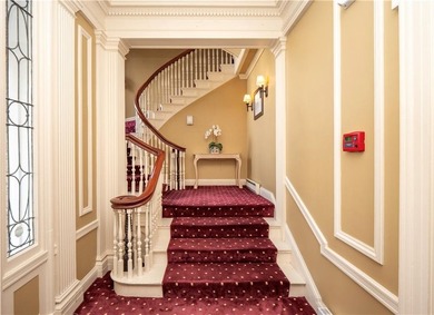 Immaculate Penthouse Condominium in a Desirable Kay/Catherine - photo 8
